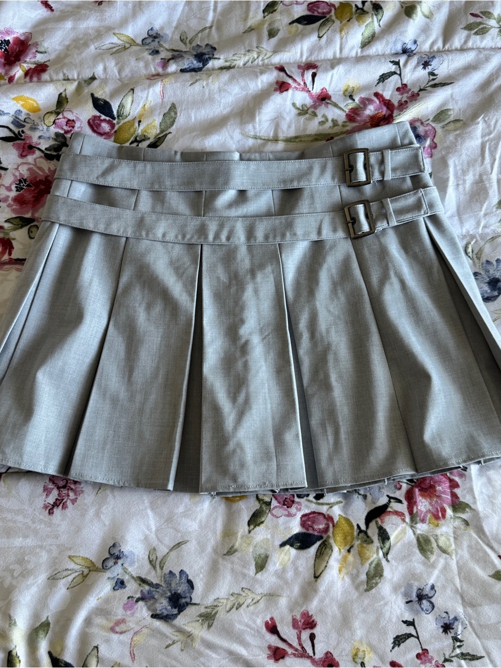 Kenneth Cole Light Gray Pleated Mini Skort with Double Buckle Straps